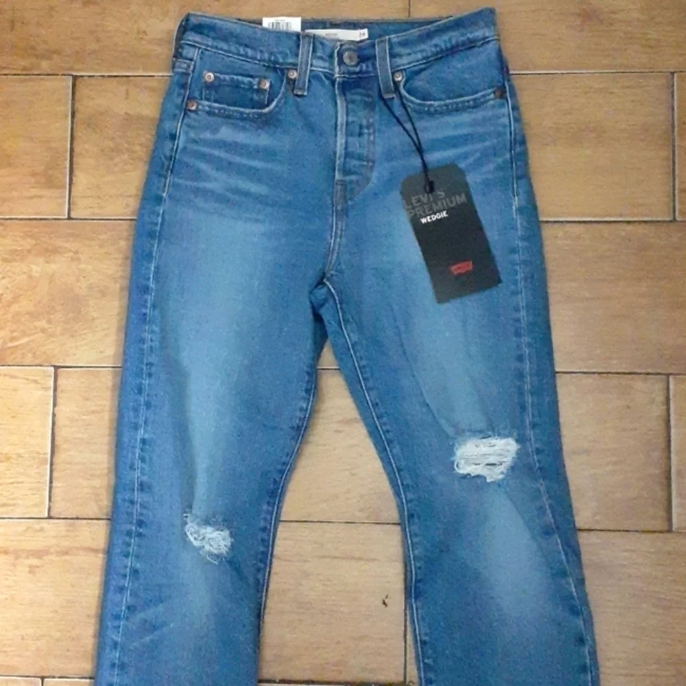 Levis Premium Wedgie High Rise Distressed Jeans Size 24
